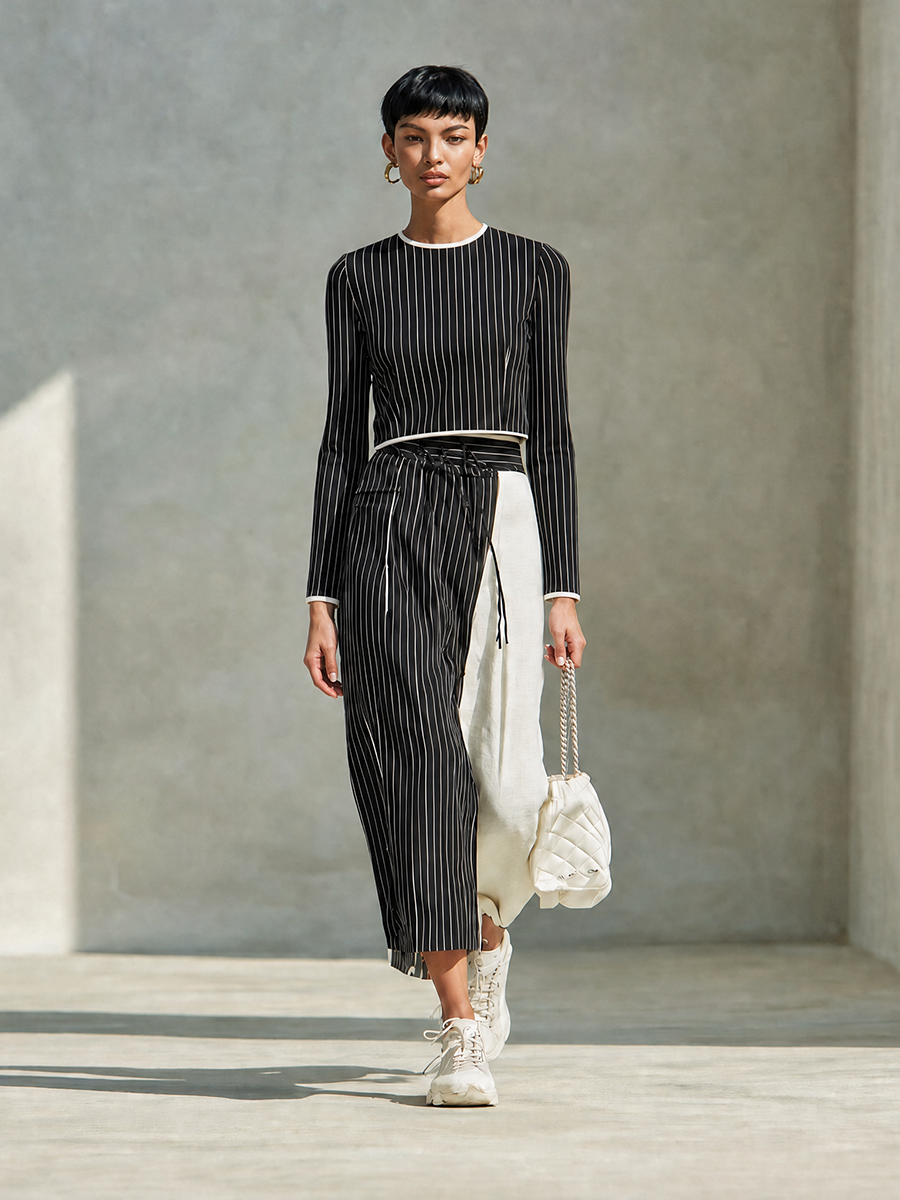 Women's Modern Black And White Pinstripe Knit Round Neck Long Sleeve Cropped Top And Contrast Wide-Leg Pants Two-Piece SetMDZ1436G2ZSQ
