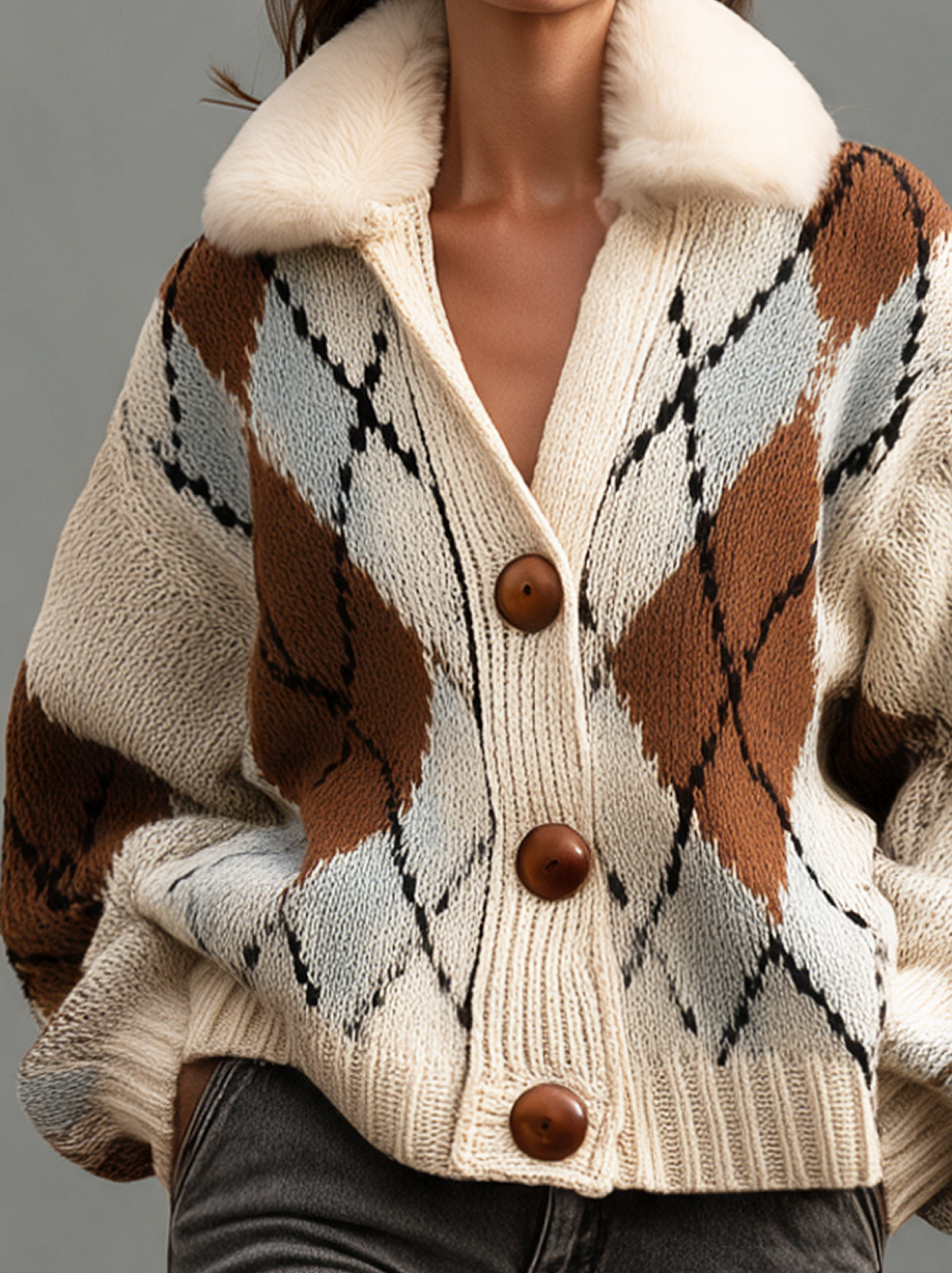 Women’s Casual Beige Long-sleeved Knit Cardigan With A Fur Collar