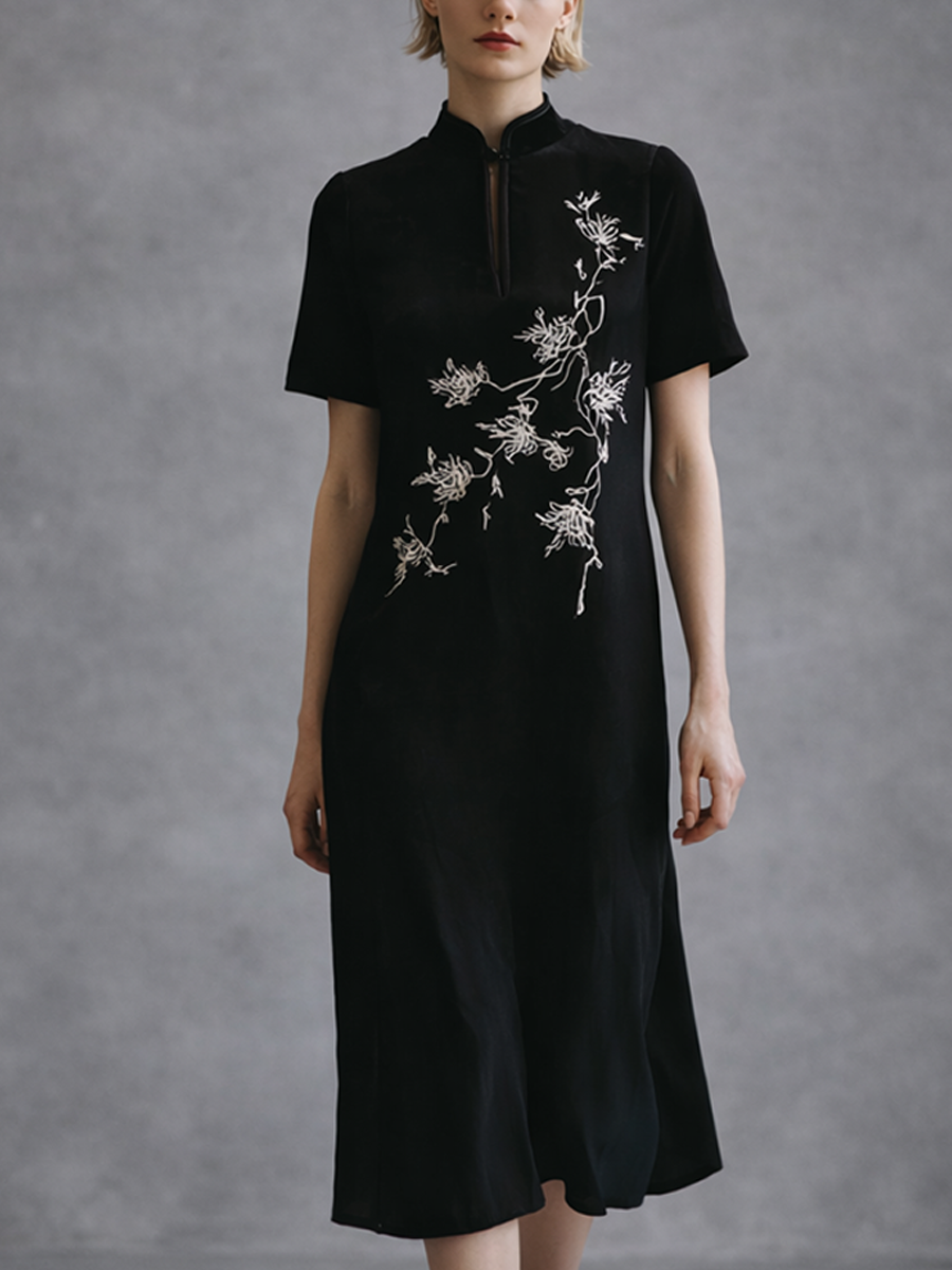 Women's Elegant Black Knit White Embroidered Turtleneck Short-sleeved Midi Dress MDZ1404B2BA